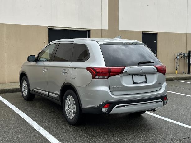 2020 Mitsubishi Outlander image 6