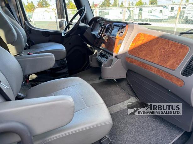 Used 2016 Jayco Seneca 37HJ image 8