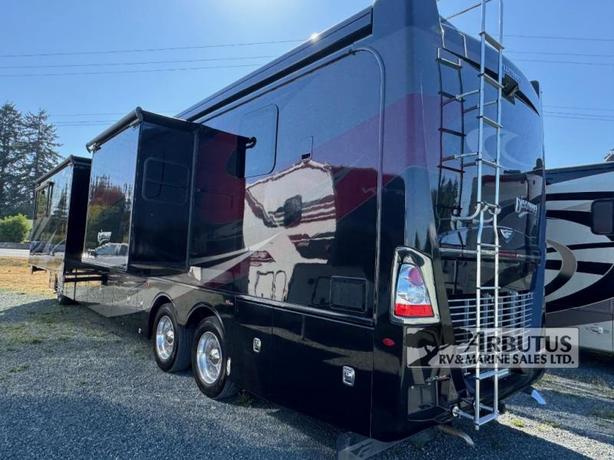 Used 2019 Fleetwood RV Discovery LXE 44H image 5