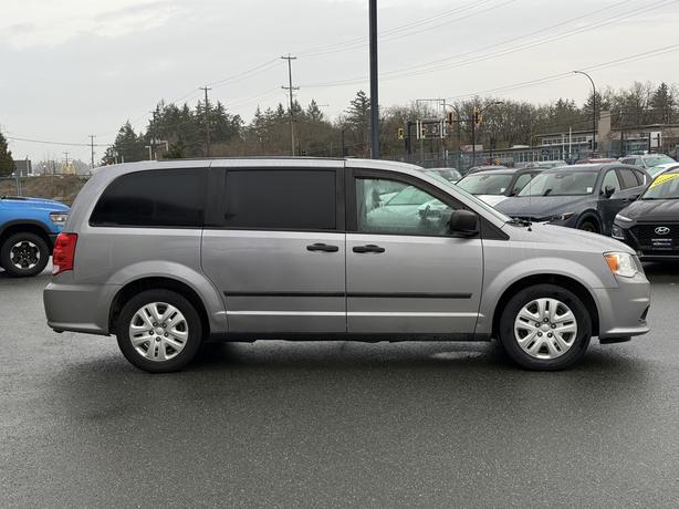 2017 Dodge Grand Caravan FWD- BC Local, Leather Shift Knob & Dual Zone A/C image 5