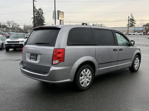 2017 Dodge Grand Caravan FWD- BC Local, Leather Shift Knob & Dual Zone A/C image 6