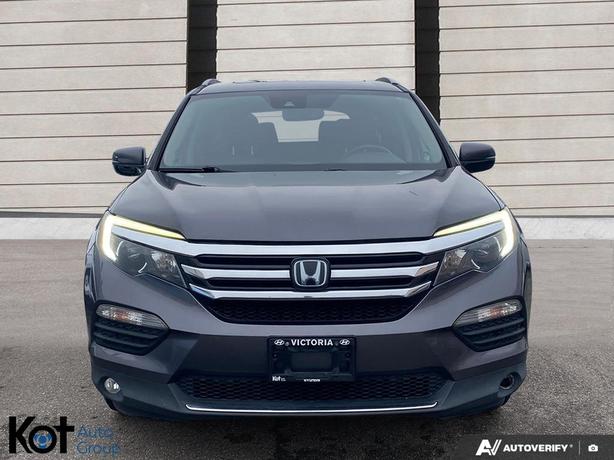 2017 Honda Pilot Touring PANORAMIC SUNROOF! LEATHER SEATING! POWER TAILGATE! image 2