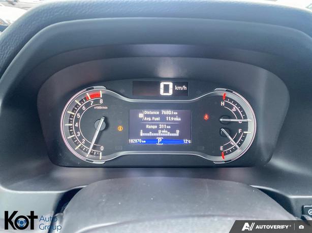 2017 Honda Pilot Touring PANORAMIC SUNROOF! LEATHER SEATING! POWER TAILGATE! image 8