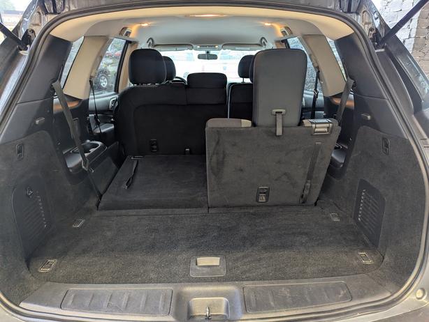 2019 Nissan Pathfinder SV - No Accidents, 4x4, 7-Passenger image 8