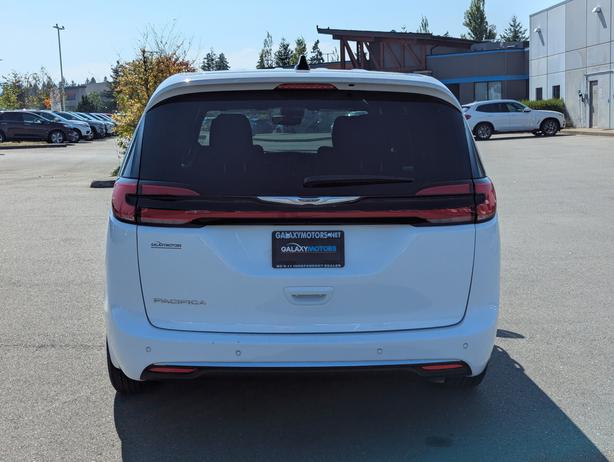 2024 Chrysler Pacifica Touring - No Accidents, Power Doors, Rear A/C image 7