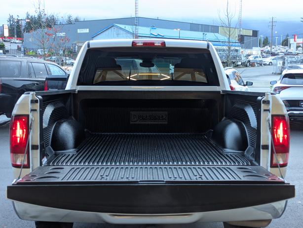 2023 Ram 1500 Classic SLT - 5.7L V8, Crew Cab, Short Bed, 4x4 image 8