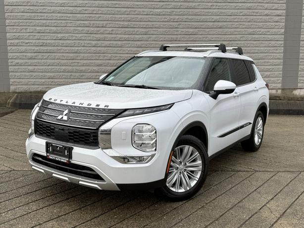 2024 Mitsubishi Outlander image 2