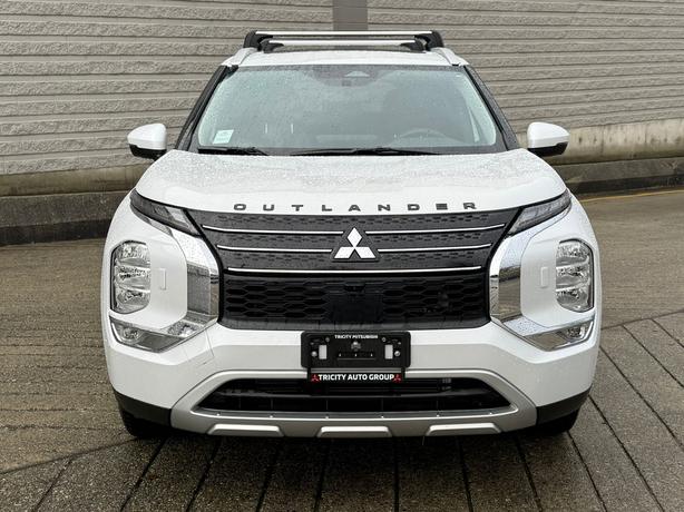 2024 Mitsubishi Outlander image 3