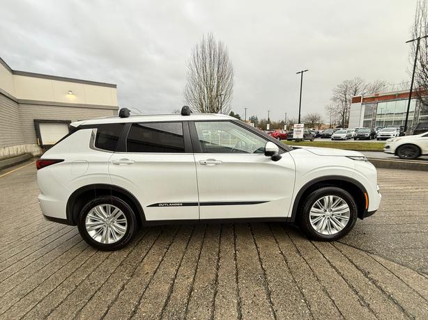 2024 Mitsubishi Outlander image 5