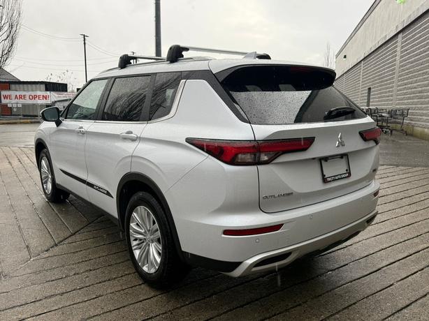 2024 Mitsubishi Outlander image 8