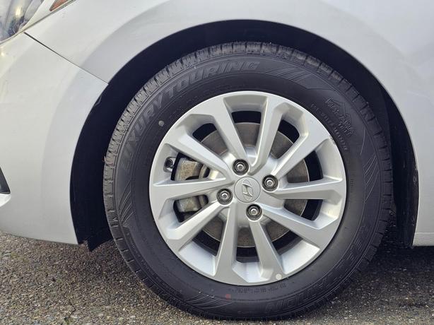 2020 Hyundai Accent 5 Door Preferred IVT image 5