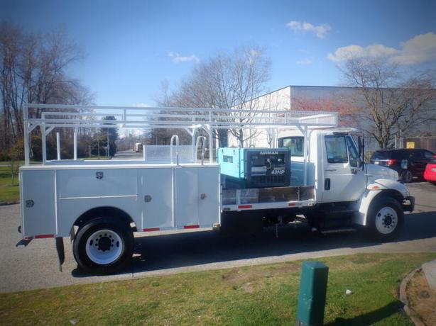 2011 International DuraStar 4300 Service Truck  With Air Compressor 3 Seater Die image 6