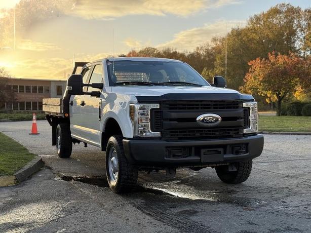 2018 Ford F-350 SD 4×4 Crew Cab with 8-Foot Flat Deck image 2