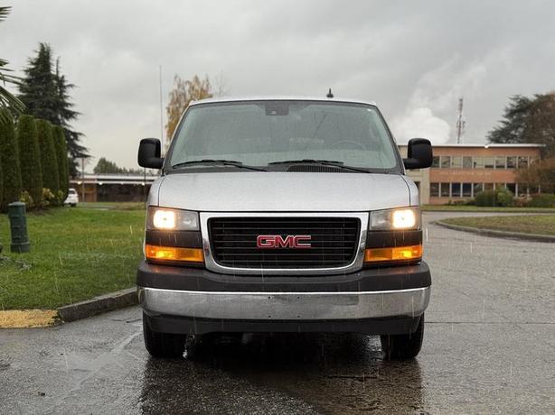 2023 GMC Savana LT 2500 12-Passenger Van image 3