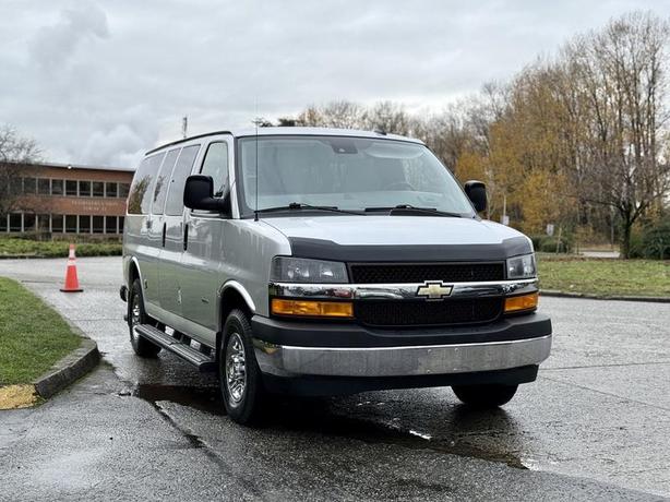 2021 Chevrolet Express 3500 LT Duramax Diesel 12-Passenger Van image 2