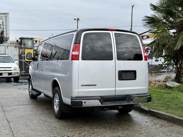 2021 Chevrolet Express 3500 LT Duramax Diesel 12-Passenger Van image 8