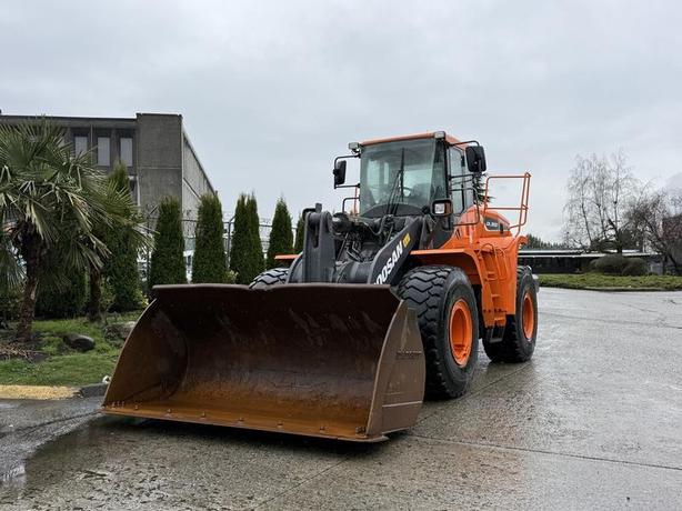 2018 Doosan DL300 -5 Wheel Loader Diesel 4x4 Wheel Loader image 4