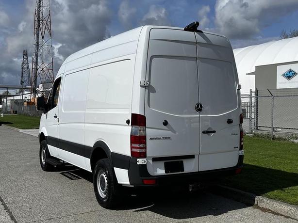 2017 Mercedes-Benz Sprinter 2500 Cargo Van 4x4 144-inch WheelBase image 8