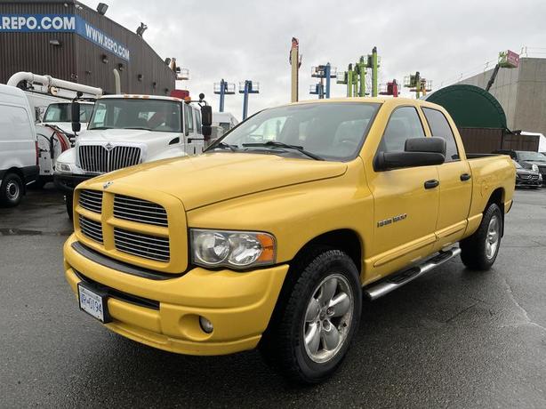 2005 Dodge Ram 1500 Crew Cab 4WD image 1