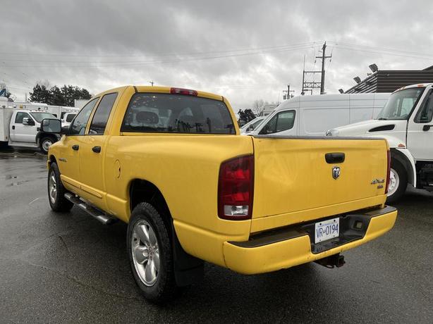 2005 Dodge Ram 1500 Crew Cab 4WD image 3