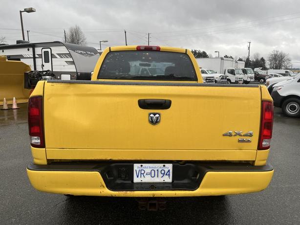 2005 Dodge Ram 1500 Crew Cab 4WD image 4