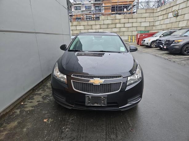 2012 Chevrolet Cruze LT Turbo+ w/1SB | No Reported Accidents! image 2
