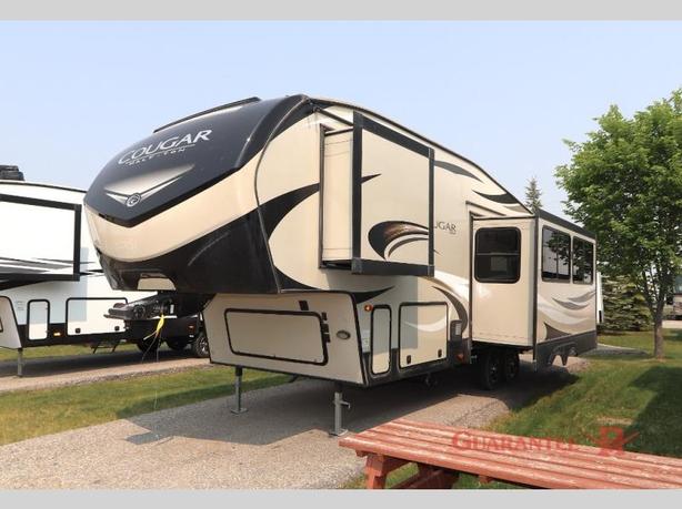 Used 2019 Keystone RV Cougar Half-Ton Series 25RES image 3