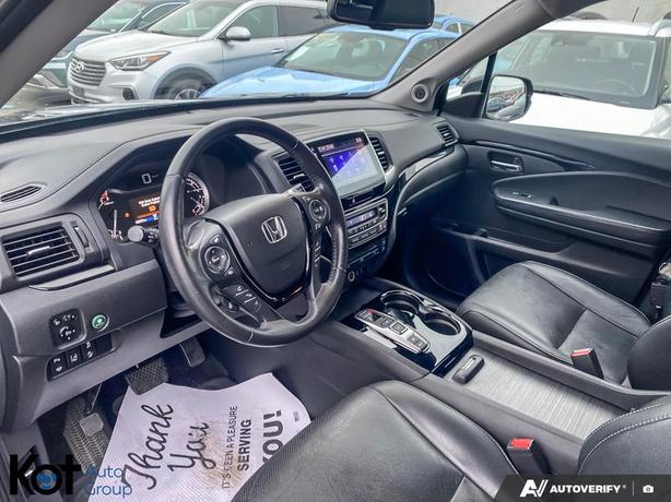 2017 Honda Pilot Touring PANORAMIC SUNROOF! LEATHER SEATING! POWER TAILGATE! image 6