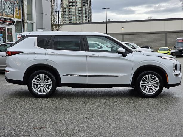 2023 Mitsubishi Outlander ES - Heated Seats, Apple Carplay/Android Auto image 4