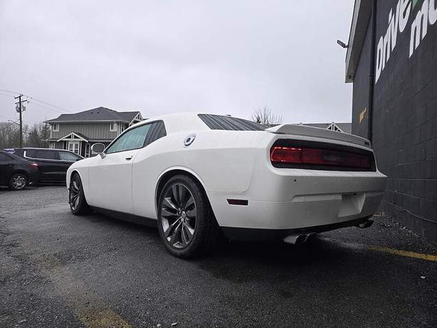 2014 Dodge Challenger SRT8 - Manual Transmission, Red Leather Interior image 6