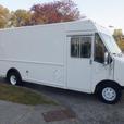 2006 Ford Econoline E-450 Utilimaster 16 Foot Cargo Step Van with Rear Shelving thumbnail image 5