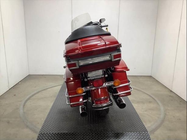 2010 Harley-Davidson Flhtcu Ultra Classic Electra Glide Motorcycle image 4