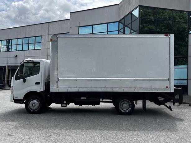 2018 Hino 195 16 Foot Cube Van with Power Tailgate image 5