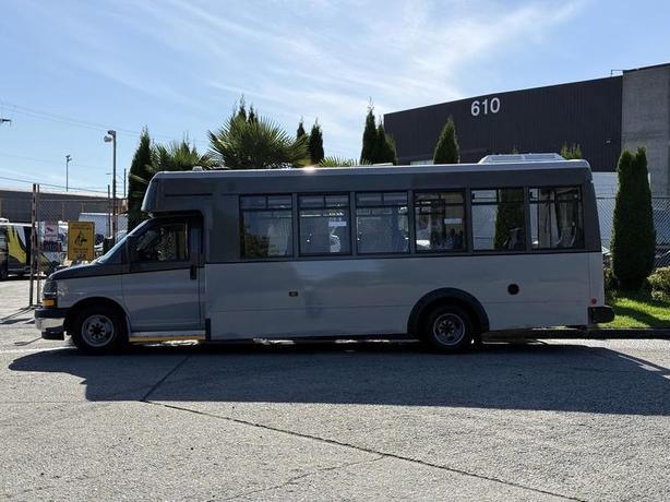 2019 Chevrolet Express 4500 21-Passenger Bus with Wheelchair Lift image 6
