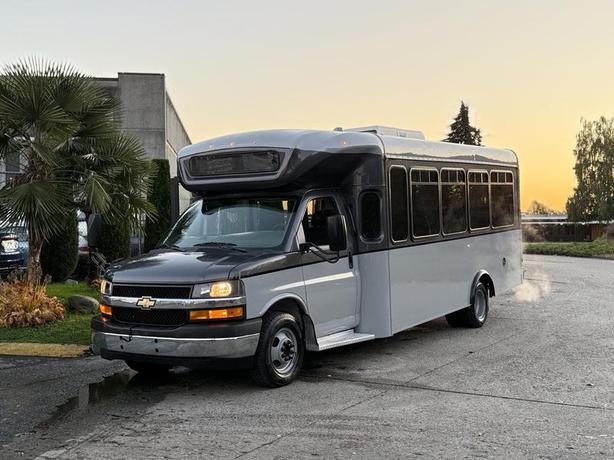 2019 Chevrolet Express 4500 22-Passenger Wheelchair Accessible Bus image 4