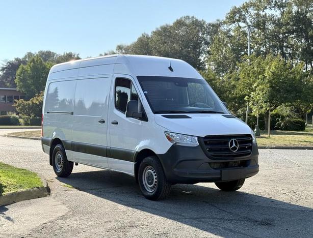 2020 Mercedes-Benz Sprinter 2500 High Roof Diesel Cargo Van 144-inch WheelBase image 1