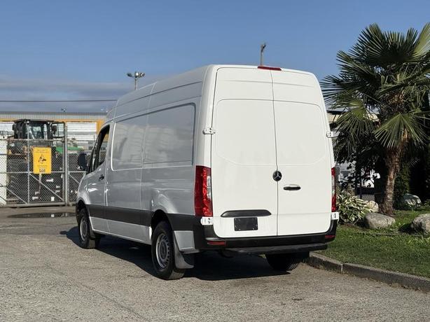 2020 Mercedes-Benz Sprinter 2500 High Roof Diesel Cargo Van 144-inch WheelBase image 8