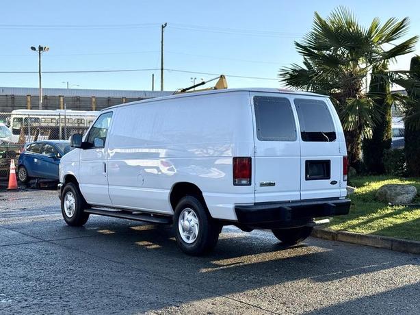 2008 Ford Econoline E-250 Super Duty Cargo Van image 7