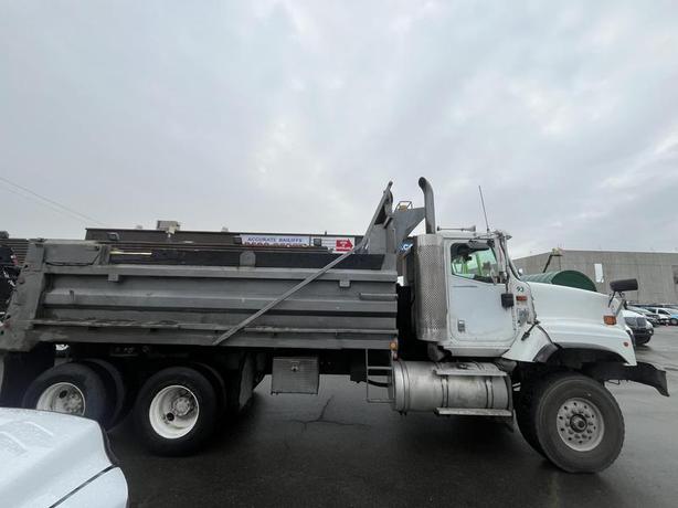 2003 International 5600i 6x4 Dump Truck with Air Brakes image 6