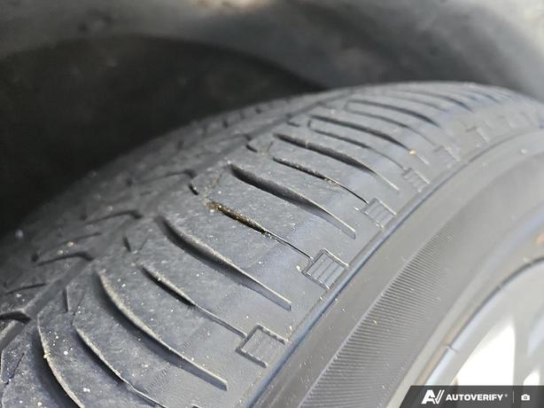 2023 Hyundai Kona Preferred |  AWD w/Sun & Leather Package! image 7