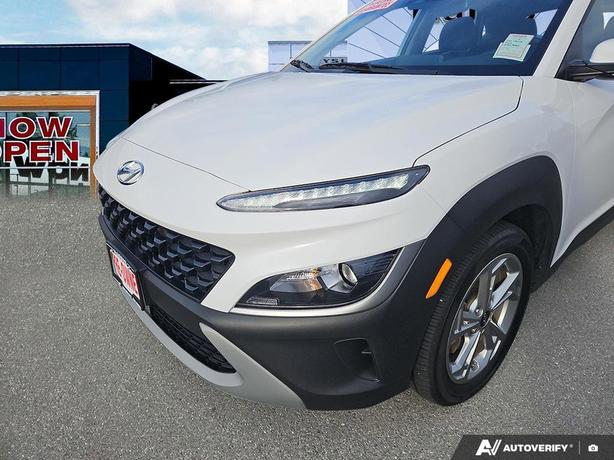 2023 Hyundai Kona Preferred |  AWD w/Sun & Leather Package! image 8
