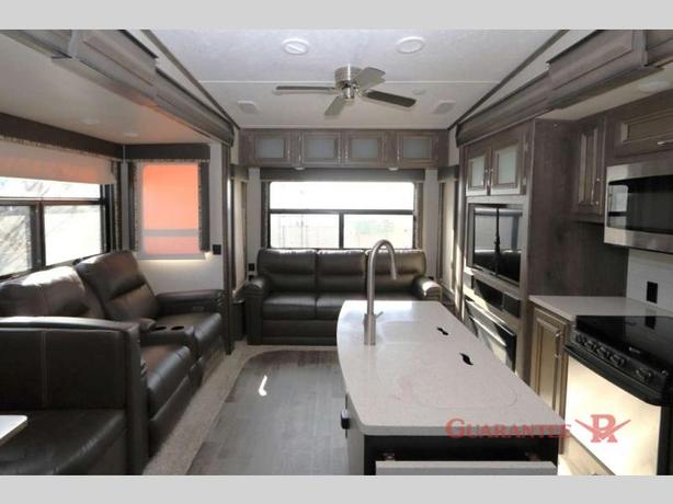 Used 2018 Keystone RV Montana High Country 384BR image 7