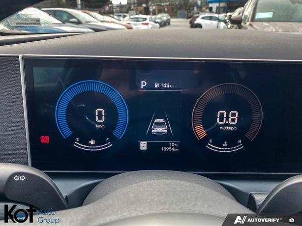 2025 Hyundai Santa Cruz Preferred TOUCH-SCREEN DISPLAY! NAVIGATION! HEATED SEATS image 8