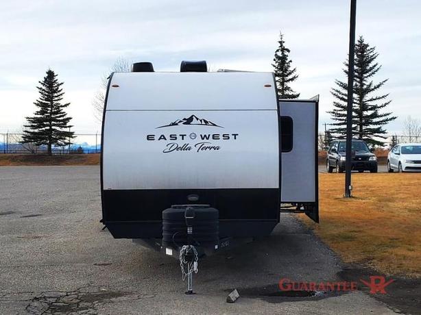 Used 2024 EAST TO WEST Della Terra 262BH image 2
