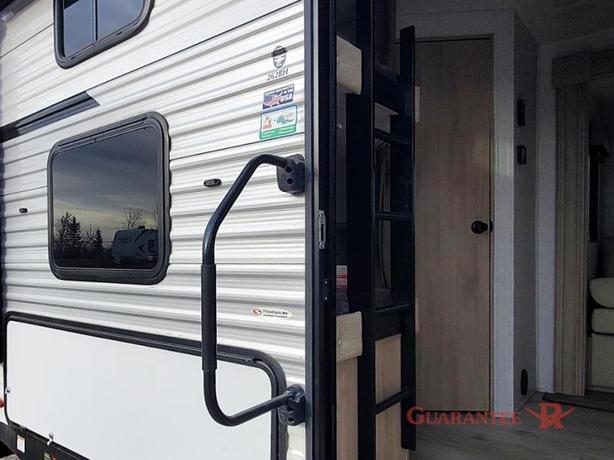 Used 2024 EAST TO WEST Della Terra 262BH image 8