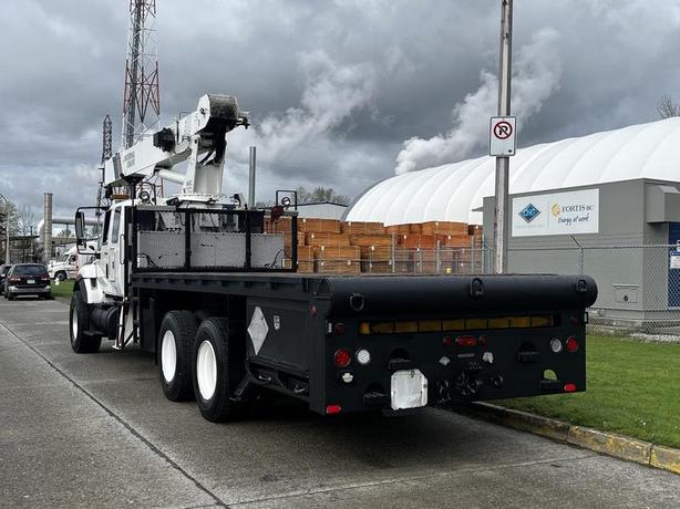 2008 International 7500 20 Foot Flatdeck with National Crane With Air Brakes image 8