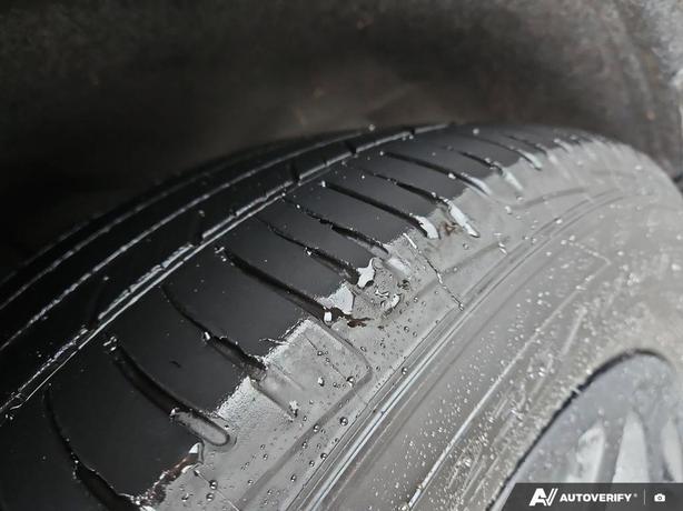 2023 Chrysler Pacifica Hybrid Touring L | One Owner | Fully Loaded! image 7