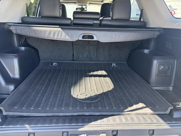 2018 Toyota 4Runner Base image 8