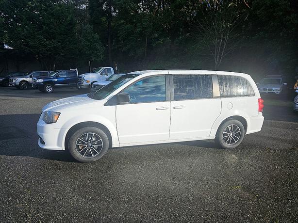 2017 Dodge  Grand Caravan SE image 6