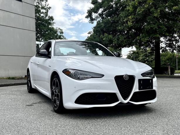 2023 Alfa Romeo Giulia Q4 AWD Sport Sedan image 1